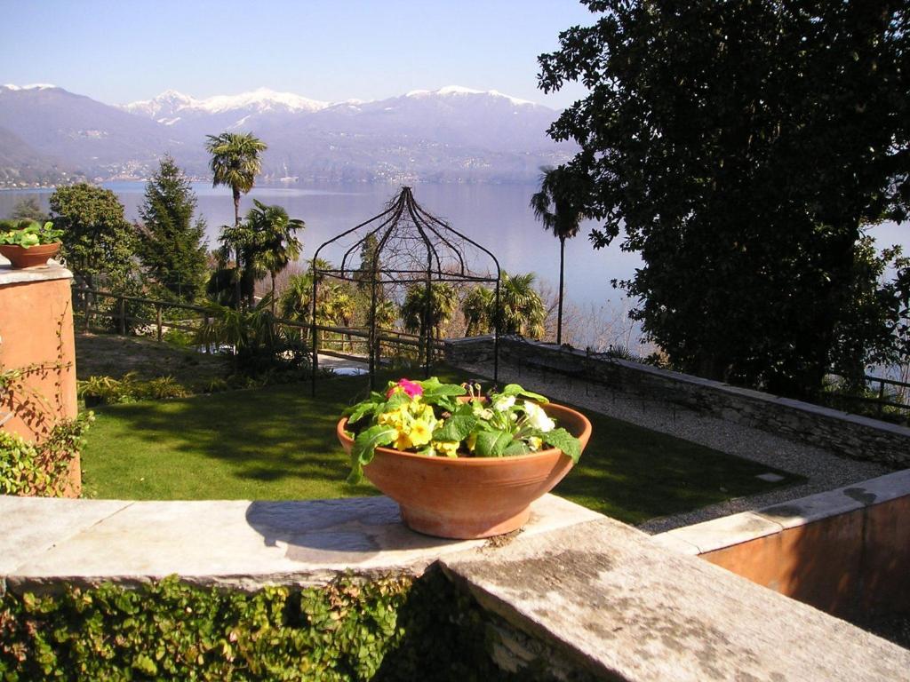 Relais Villa Margherita Oggebbio Bagian luar foto