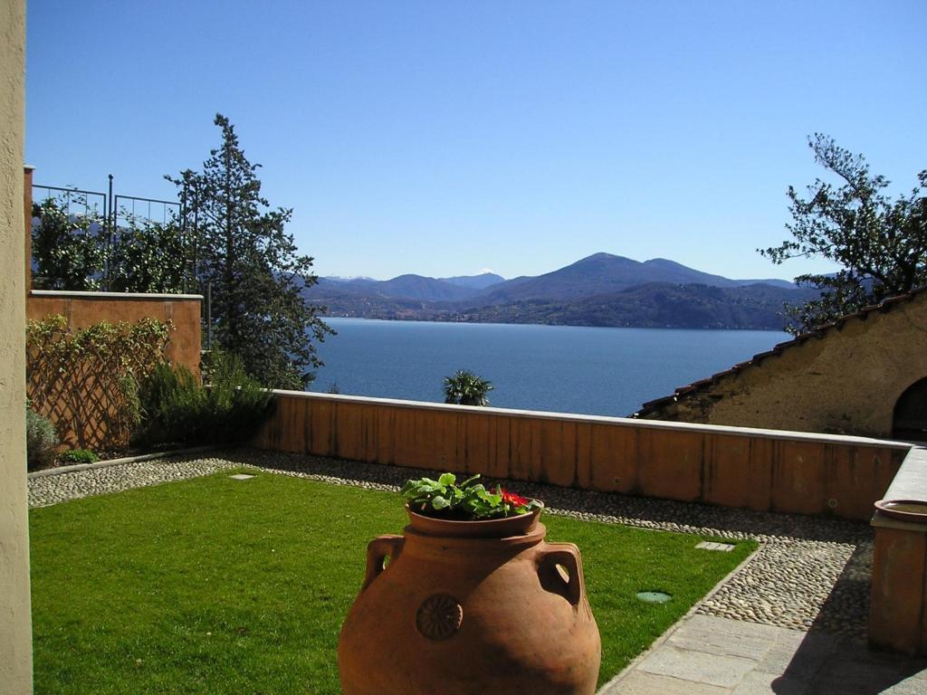 Relais Villa Margherita Oggebbio Bagian luar foto